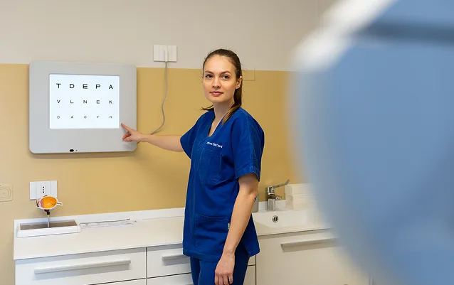 Visita oculistica: controllo dell'acuità visiva con l'ottotipo