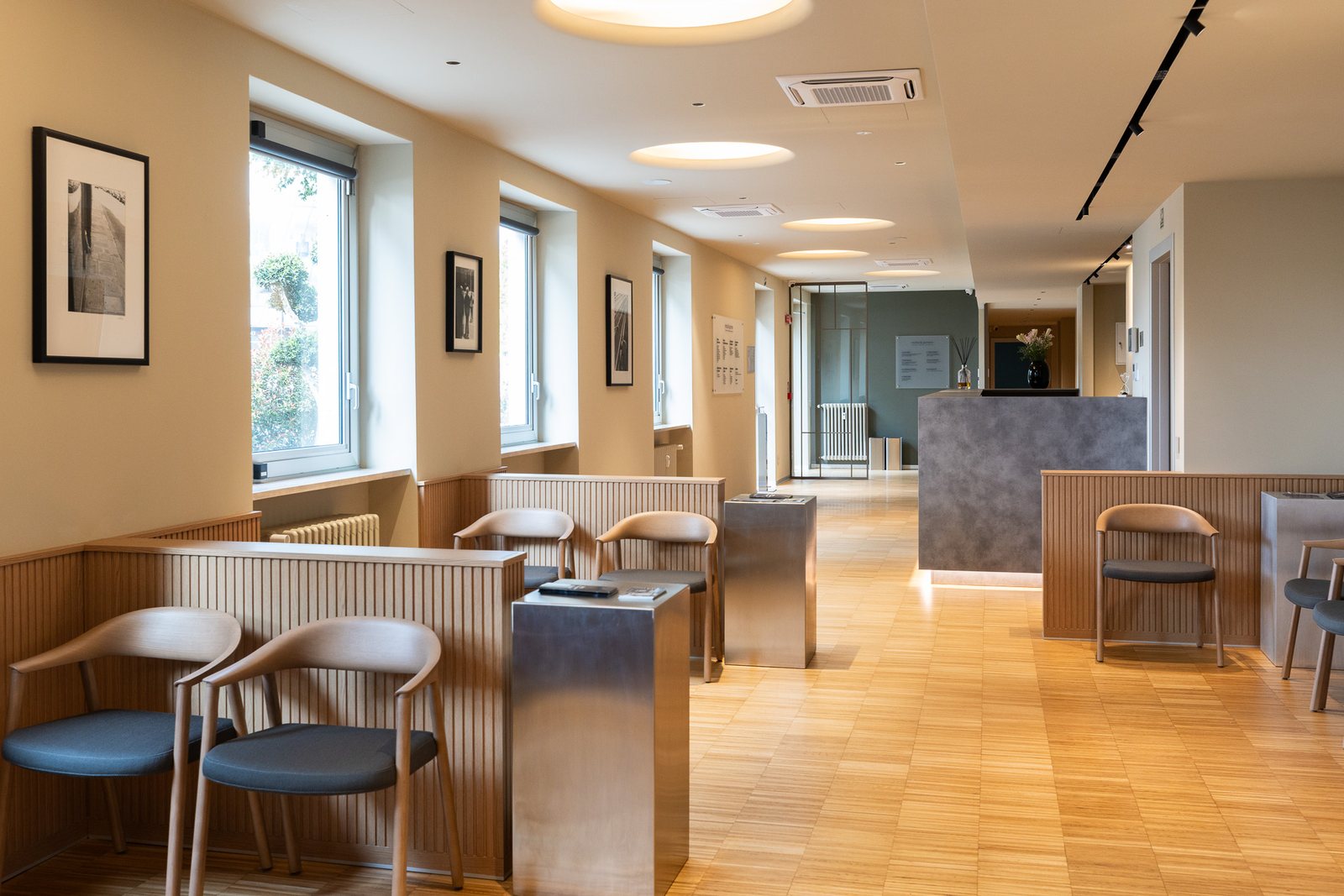 Sala d’attesa della chirurgia plastica a Palazzo Manzoni